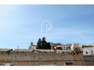 Beautiful and bright reformed apartment..