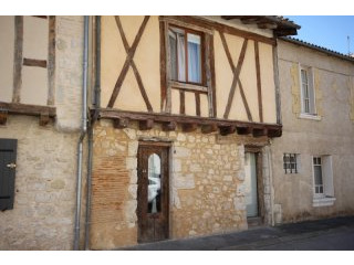 Stunning 3-bed townhouse, stylishly..