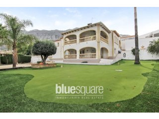4 Bedroom Detached Villa Sea Views..