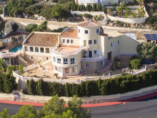 8 Bedrooms - Villa - Alicante - For Sale