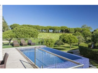 Fabulous 2 Bed Apartment Overlooking..