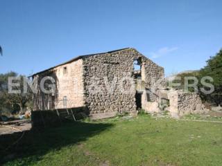 Plot of land with an old stone farmhouse