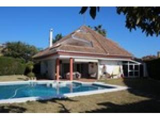 4 Bedrooms - Villa - Malaga - For Sale