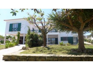 Beautiful 4 bedroom house with lagoon..