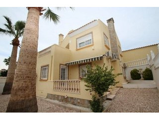 * 3 BED DETACHED VILLA WITH PRIVATE..