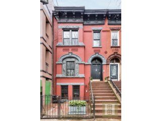 6 bedroom Town House For Sale: 82..
