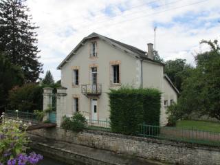 Detached Riverside Property