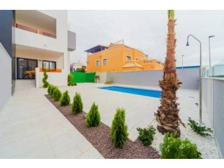 2 Bedroom 2 Bathroom Bungalow In Los..