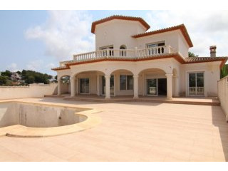 Gorgeous luxurious villa within walking..