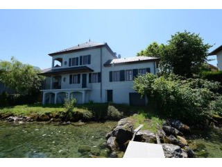 6 bedroom house for sale