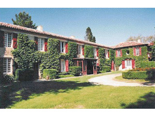 Substantial 17th Century Domain In 32..