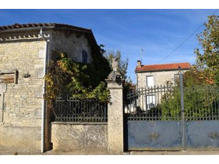 3 Bedroom Village House With 2 Large..