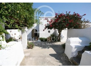 Charming finca refurbished in the..