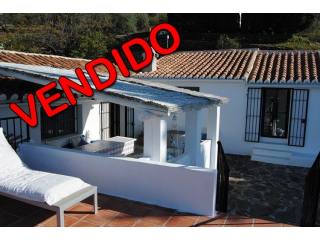 Country Houses for Sale in Sayalonga..