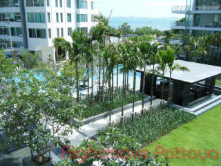 2 Bedroom Condo for sale in Wongamat -..