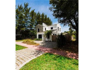 4 bedroom House For Sale: 1025 W 47th St