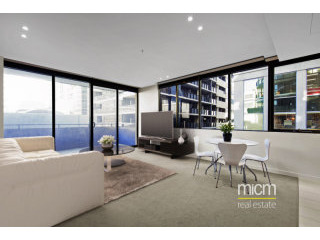 Inner City Style and Space Near Albert..