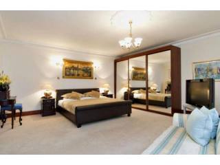 3 bed flat to rent in Down Street..