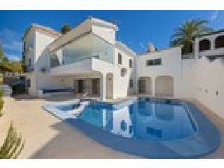 4 Bedrooms - Villa - Malaga - For Sale