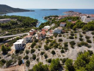 PRIMOŠTEN GRAĐEVINSKO ZEMLJIŠTE 500,27 M2 NA ODLIČNOJ POZICI