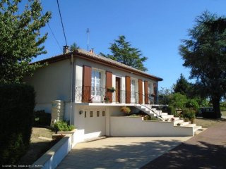 Detached 3 Bedroomed Bunglalow With A..