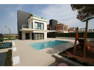 * Luxury 4 Bed Detached Beachside Villa..