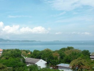 2 Bedroom Condo for sale in Pratumnak -..