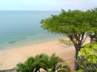 Garden Cliff 2 Condominium right on the..
