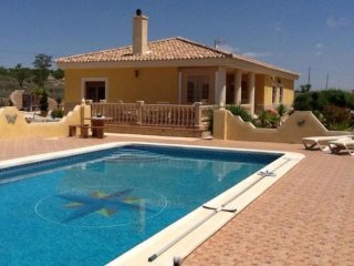 Beautiful Villa with pool in Pinoso..
