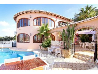 Beautiful traditional 4 bedroom villa..