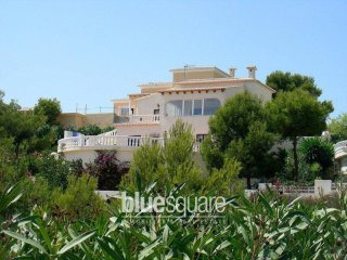 Fabulous 4 Bedroom 4 Bathroom Villa..