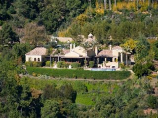 5 Bedroom Rustic And Classical Villa..