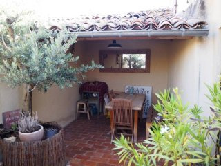 Well Renovated Villa With 5 Bedrooms, 2..