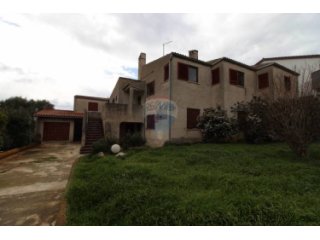 PULA, SAMOSTOJEĆA KUĆA NA MIRNOJ LOKACIJI