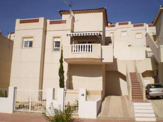 Modern 2 bed 1 bath upper floor..