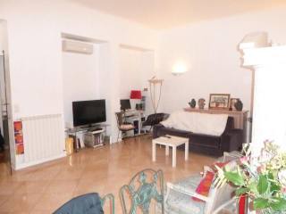 Bourgeois apartment near seafront