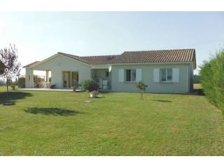 Light single storey house of 4/5 beds