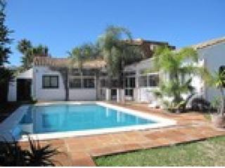 4 Bedrooms - Villa - Malaga - For Sale