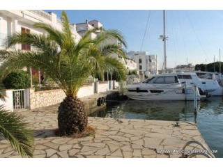 ROSES SANTA MARGARIDA: Terraced house..