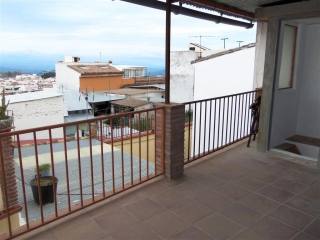 Town House - Pretty little townhouse in..