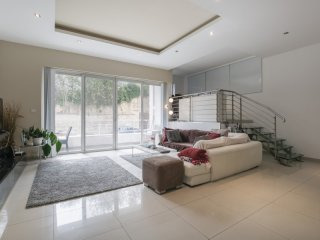 Amazing Value 3 Bedroom Apartment 200..