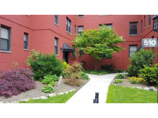2 bedroom Commercial Property For Sale:..