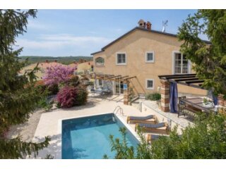 ROMANTIČNA KAMENA VILLA S BAZENOM