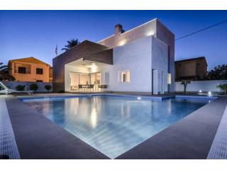 3 bedroom Villa For Sale: Detached..