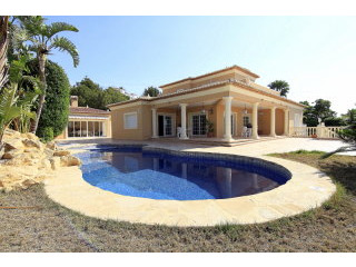 4 Bedrooms - Villa - Alicante - For Sale