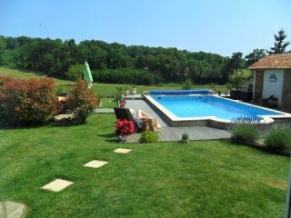 Renovated Villa With A Pool, 3..