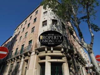 Turn-key 4-bedroom penthouse apartment..