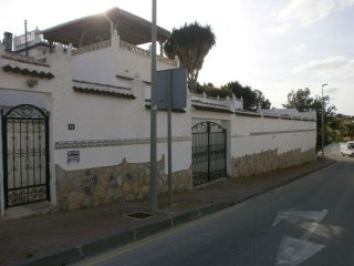 4 Bedrooms - Villa - Alicante - For Sale
