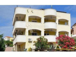 Apartmanska kuća s bazenom i pogledom na more!