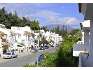 APARTMENT FOR SALE IN NUEVA ANDALUCIA